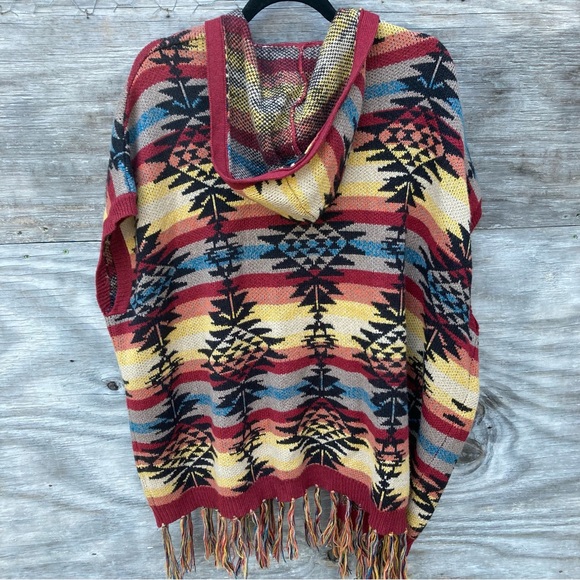 🍩 American Eagle Outfitters Aztec Print Open Front Poncho - Picture 2 of 8